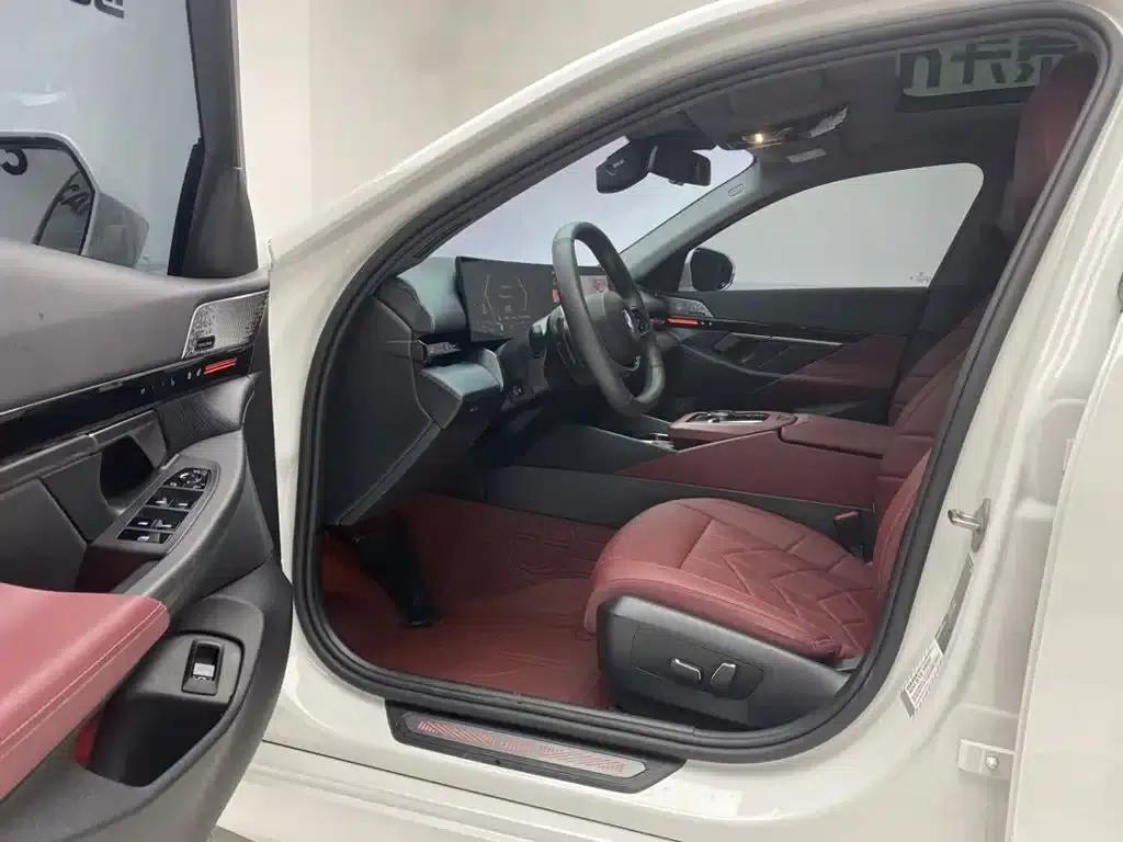 2024 BMW 5 Series 525Li Luxury Package — миниатюра 17