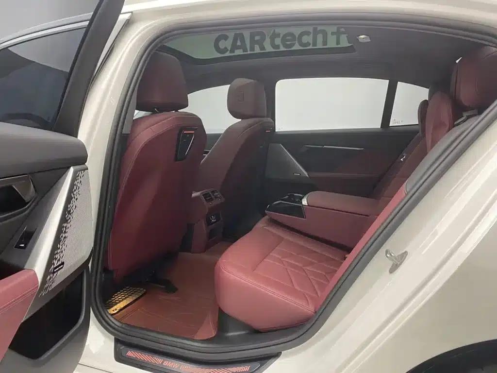 2024 BMW 5 Series 525Li Luxury Package — миниатюра 19