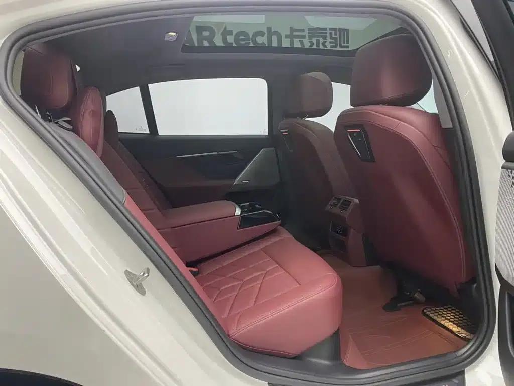 2024 BMW 5 Series 525Li Luxury Package — миниатюра 22