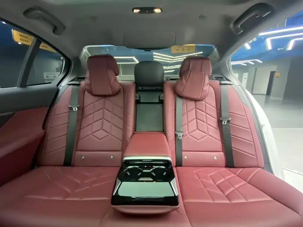 2024 BMW 5 Series 525Li Luxury Package — миниатюра 23