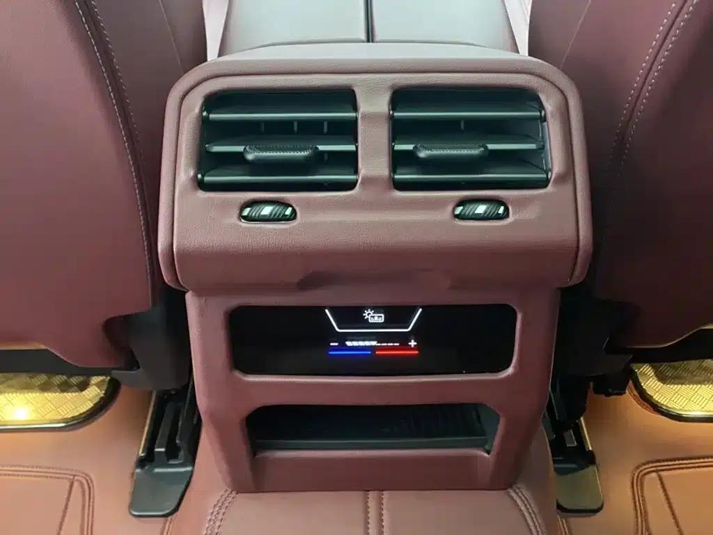 2024 BMW 5 Series 525Li Luxury Package — миниатюра 27