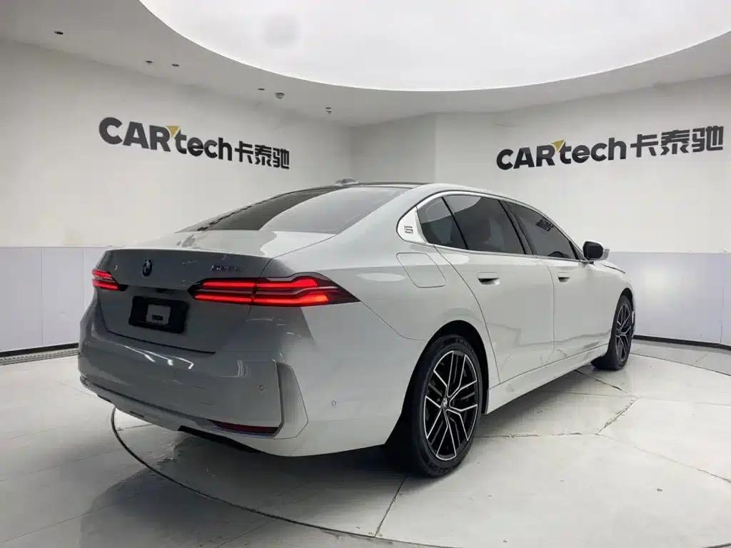 2024 BMW 5 Series 525Li Luxury Package — миниатюра 5