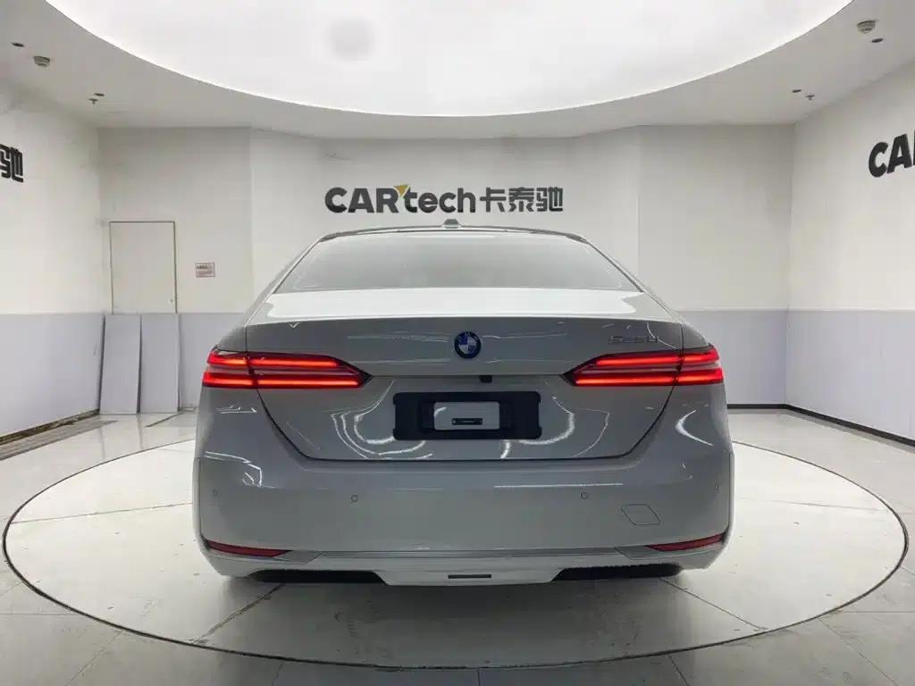 2024 BMW 5 Series 525Li Luxury Package — миниатюра 6