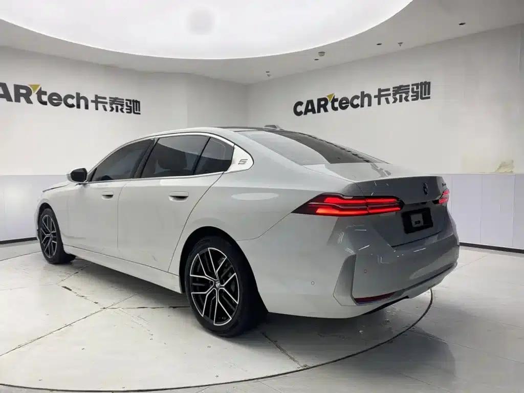2024 BMW 5 Series 525Li Luxury Package — миниатюра 7