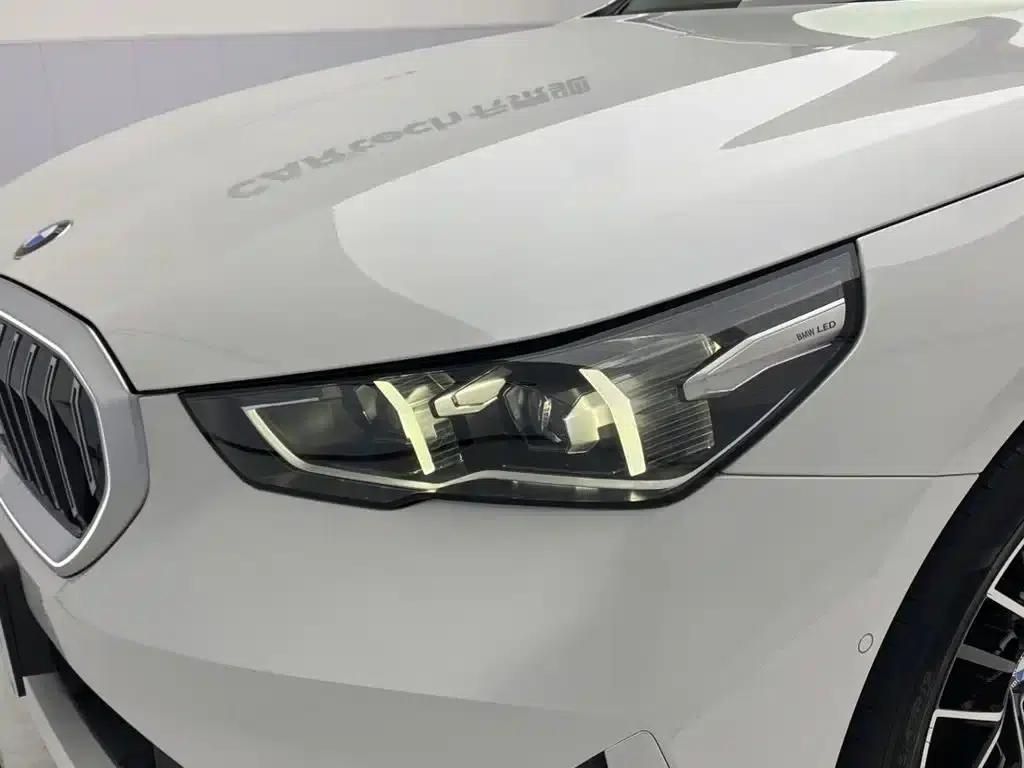 2024 BMW 5 Series 525Li Luxury Package — миниатюра 9