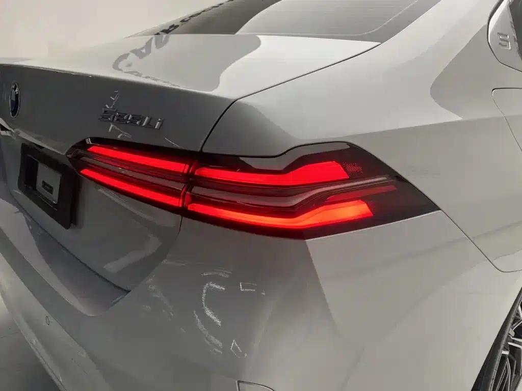 2024 BMW 5 Series 525Li Luxury Package — миниатюра 10