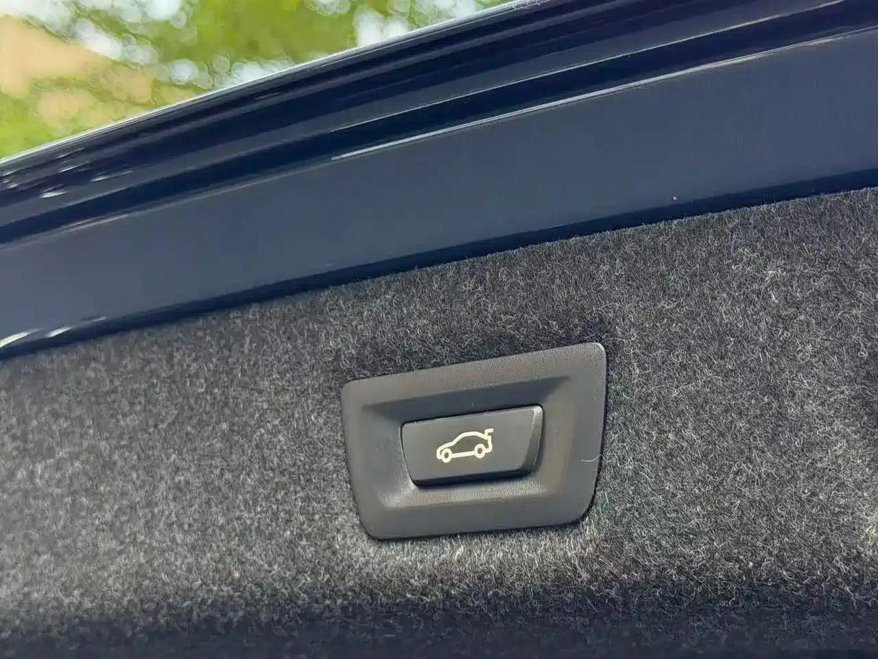 2021 BMW 5 Series 530Li Leading Edition M Sport Package — миниатюра 8