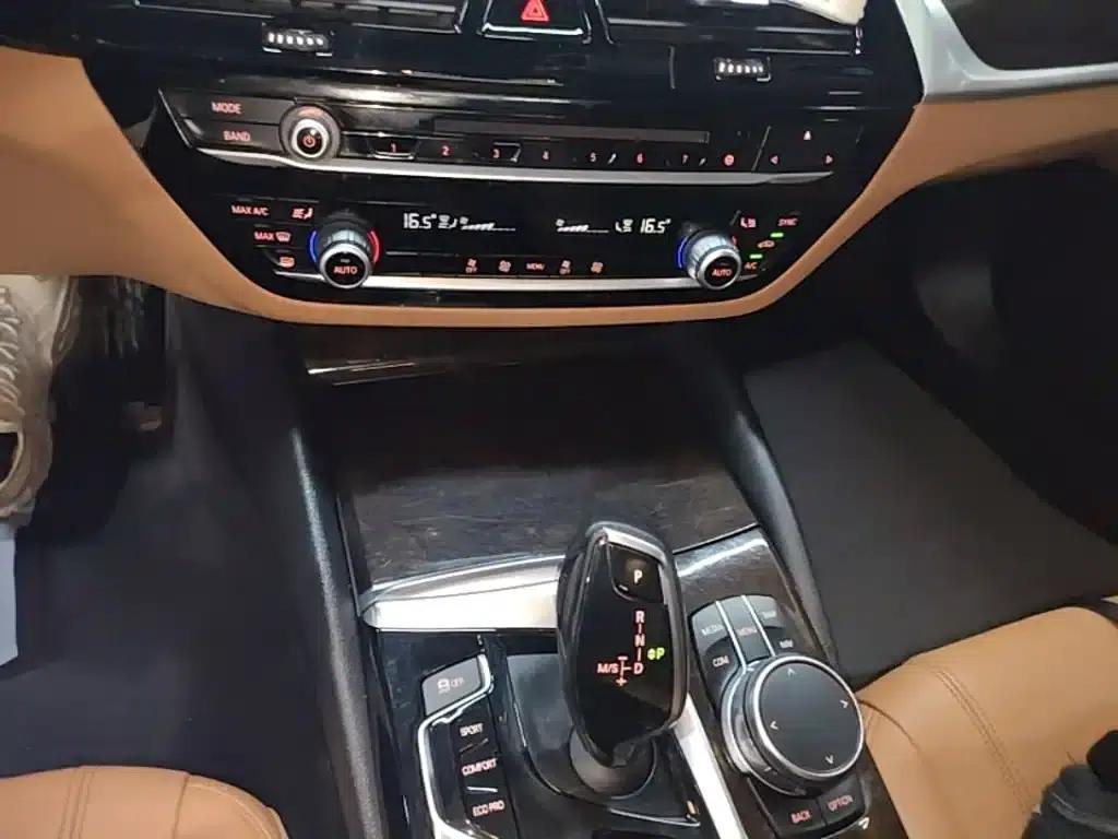 BMW 5 Series 2018 528Li Launch Special Edition — миниатюра 14