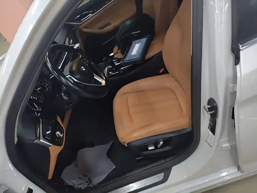 BMW 5 Series 2018 528Li Launch Special Edition — миниатюра 15