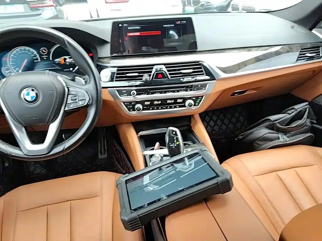 2018 BMW 5 Series 530Li Leading Edition M Sport Package — миниатюра 13