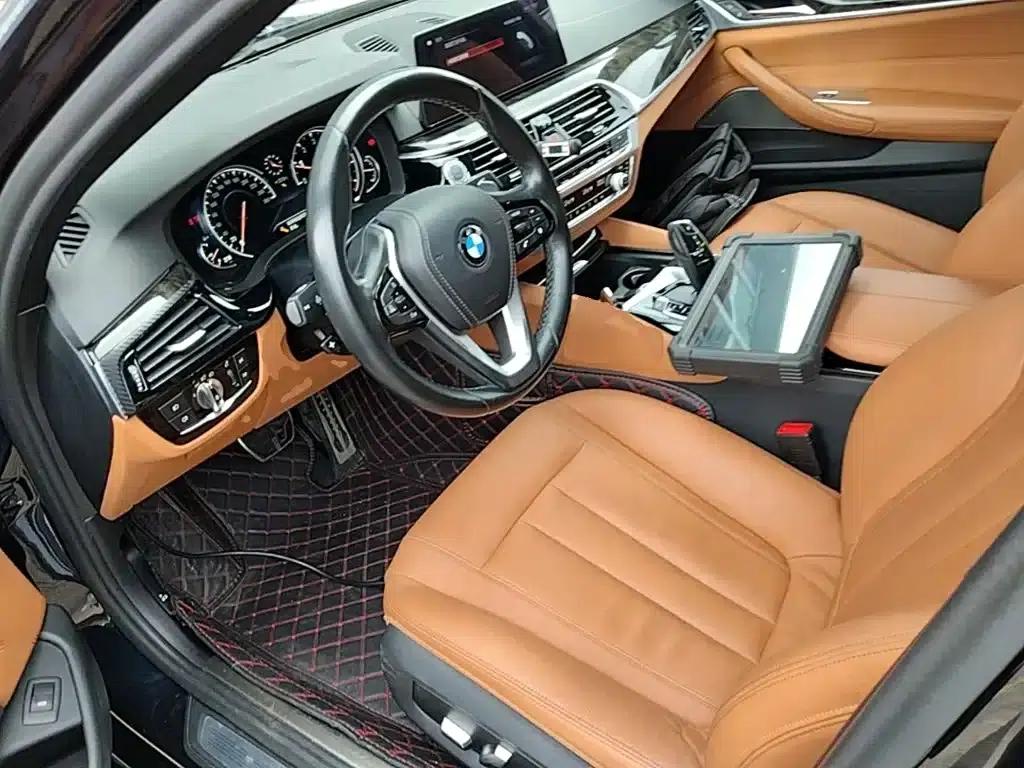 2018 BMW 5 Series 530Li Leading Edition M Sport Package — миниатюра 15