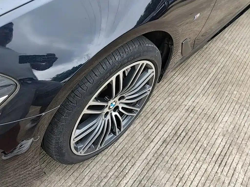 2018 BMW 5 Series 530Li Leading Edition M Sport Package — миниатюра 23