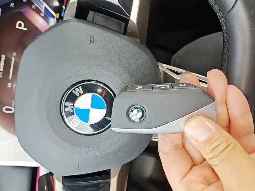 2025 BMW 5 Series 530Li Luxury M Sport Package — миниатюра 15