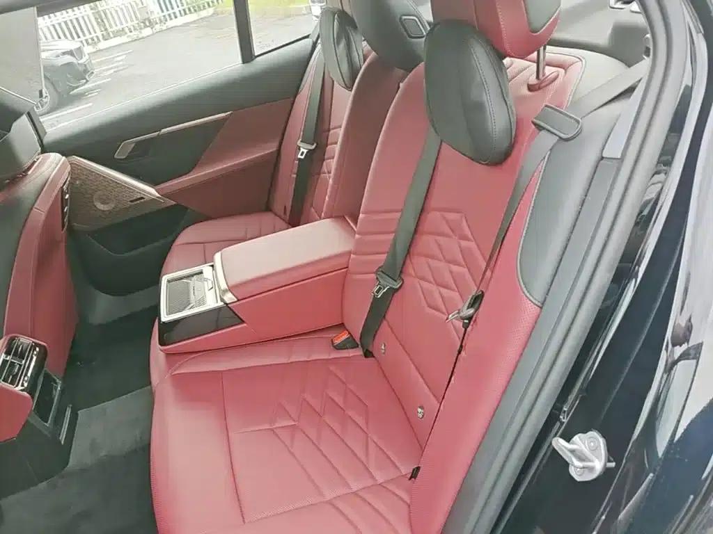 2025 BMW 5 Series 530Li Luxury M Sport Package — миниатюра 24