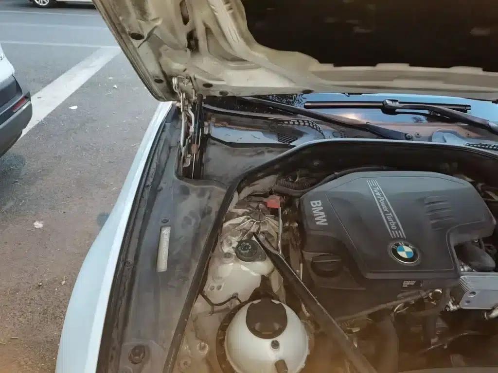 2014 BMW 5 Series 520Li Elegant Edition — миниатюра 21
