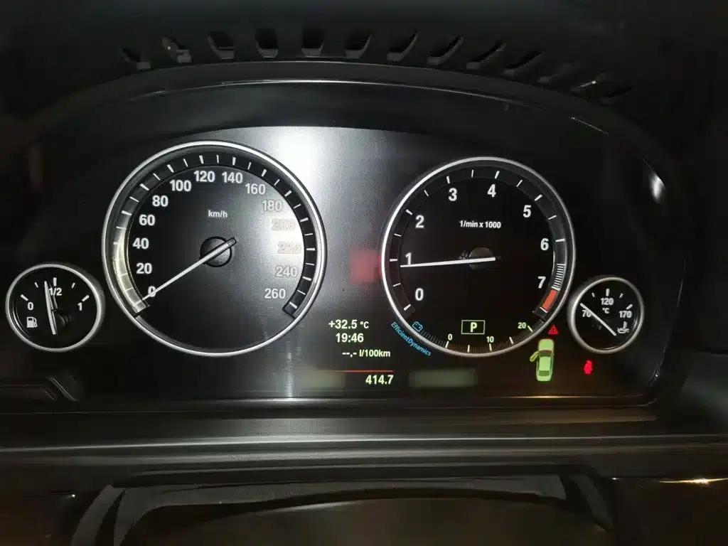 2014 BMW 5 Series 520Li Elegant Edition — миниатюра 4