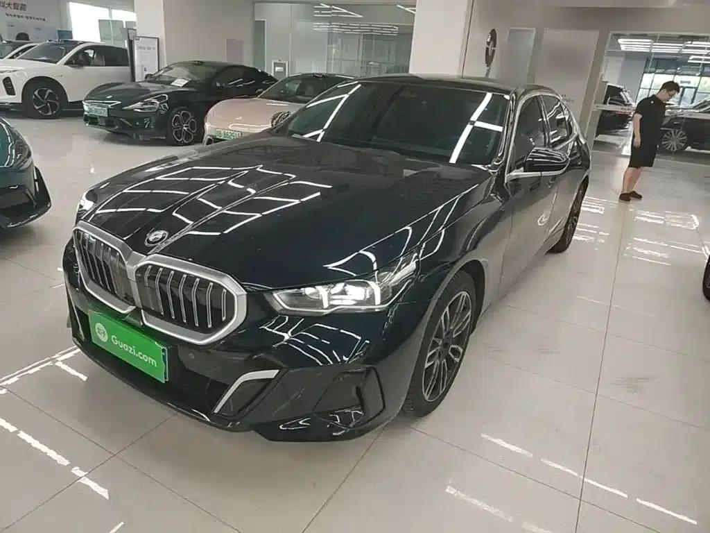2024 BMW 5 Series 530Li Leading Edition M Sport Package — миниатюра 1