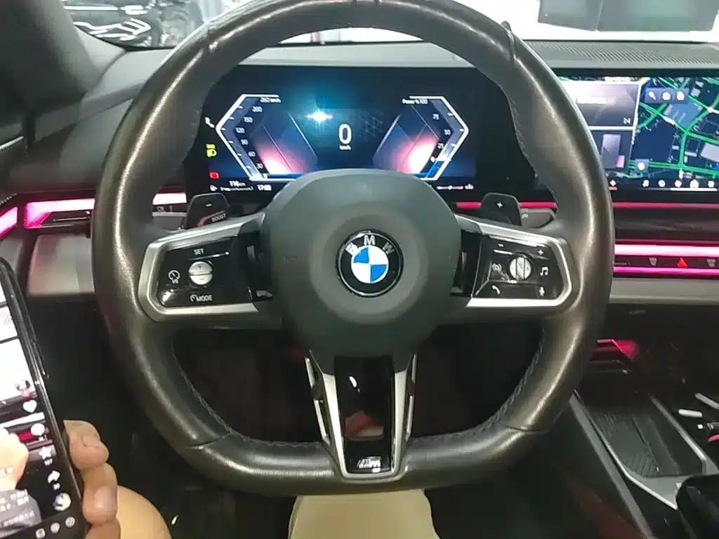 2024 BMW 5 Series 530Li Leading Edition M Sport Package — миниатюра 11