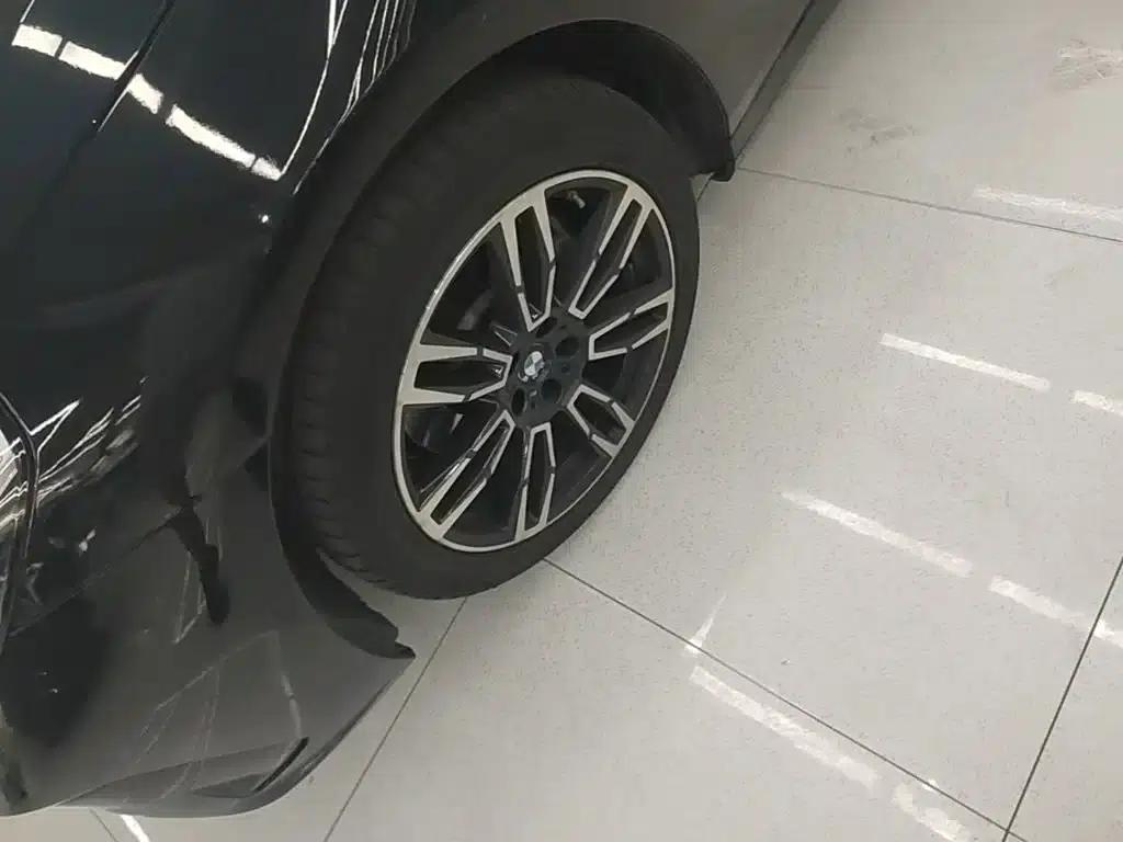 2024 BMW 5 Series 530Li Leading Edition M Sport Package — миниатюра 23