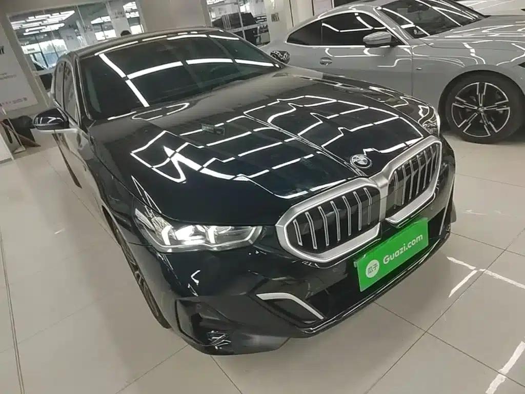 2024 BMW 5 Series 530Li Leading Edition M Sport Package — миниатюра 4