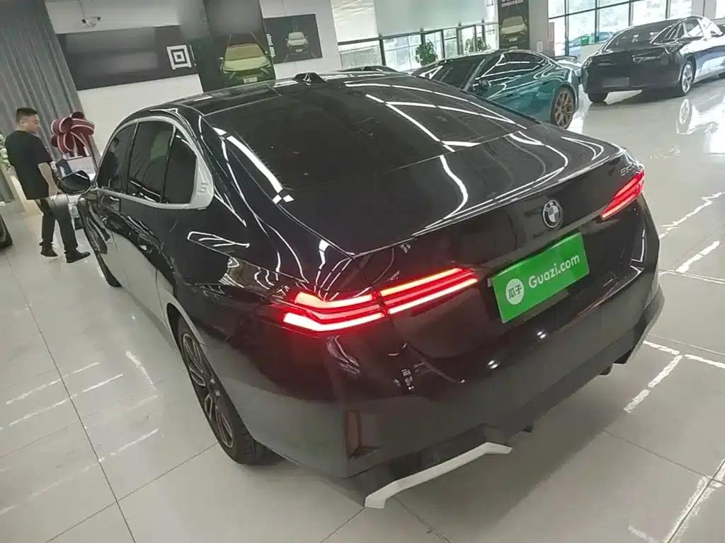 2024 BMW 5 Series 530Li Leading Edition M Sport Package — миниатюра 5