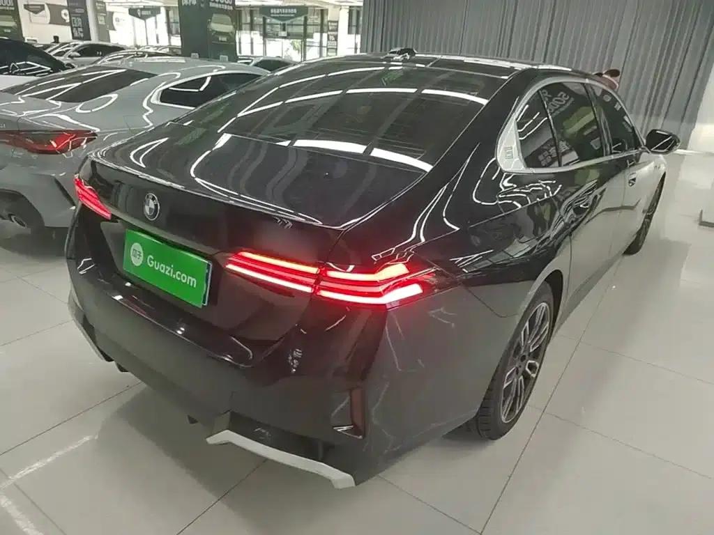 2024 BMW 5 Series 530Li Leading Edition M Sport Package — миниатюра 7