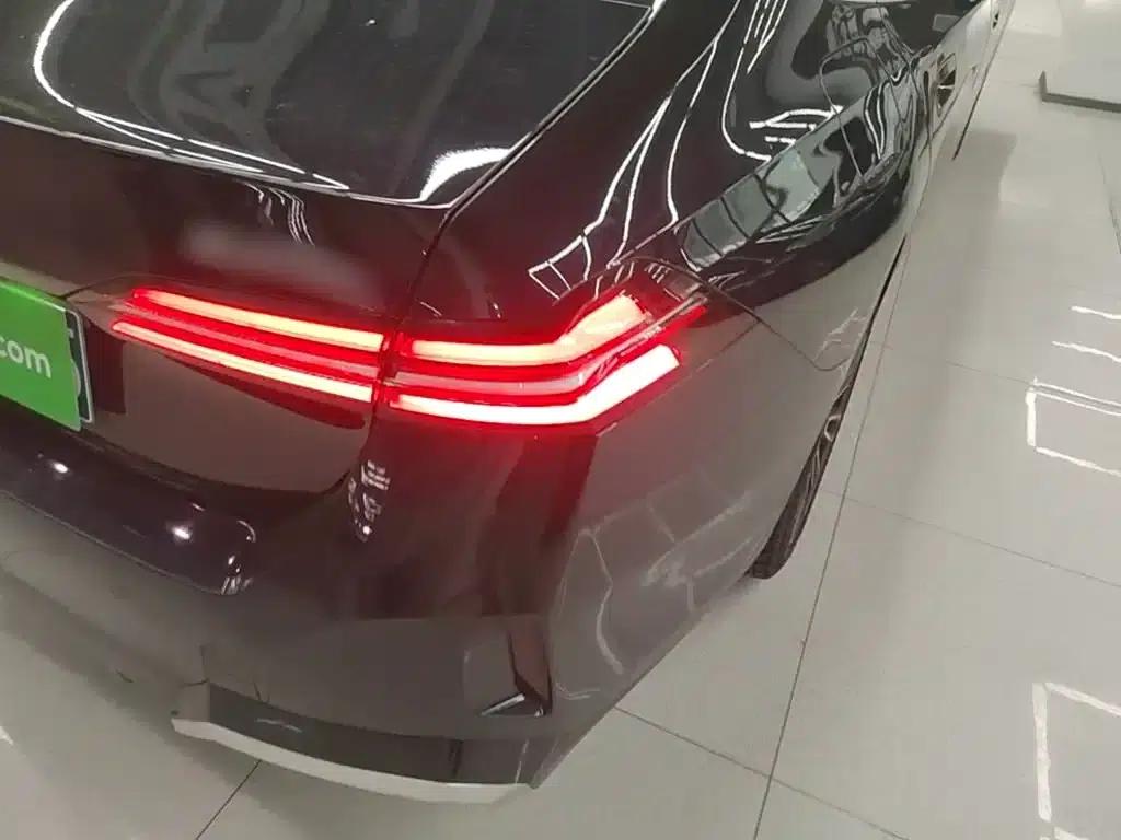 2024 BMW 5 Series 530Li Leading Edition M Sport Package — миниатюра 8