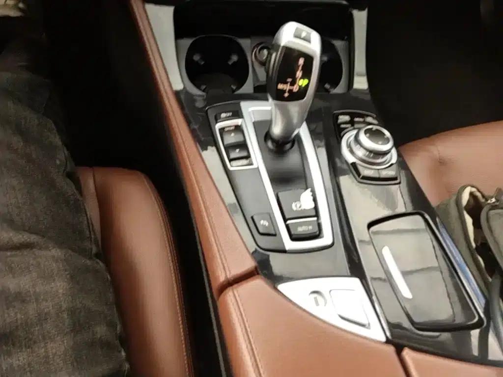2014 BMW 5 Series 520Li Elegant Edition — миниатюра 14