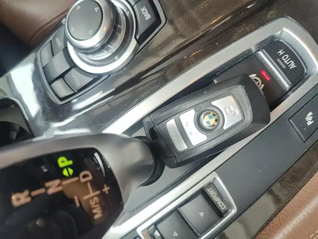 2014 BMW 5 Series 525Li Leading Edition — миниатюра 9
