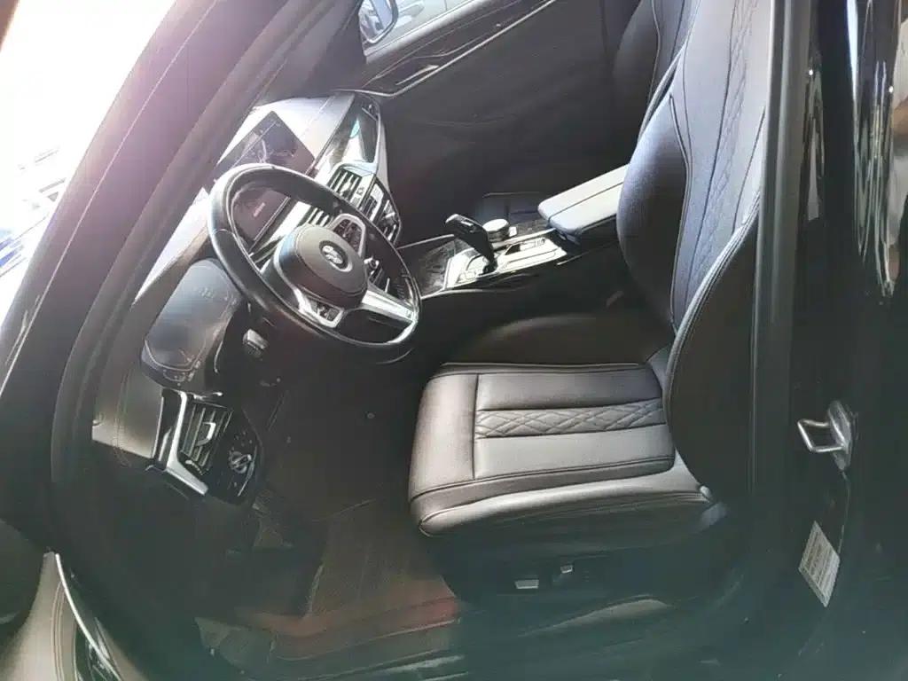 2021 BMW 5 Series 525Li M Sport Package — миниатюра 15