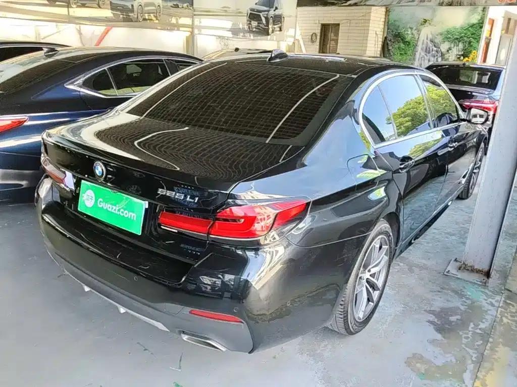 2021 BMW 5 Series 525Li M Sport Package — миниатюра 7