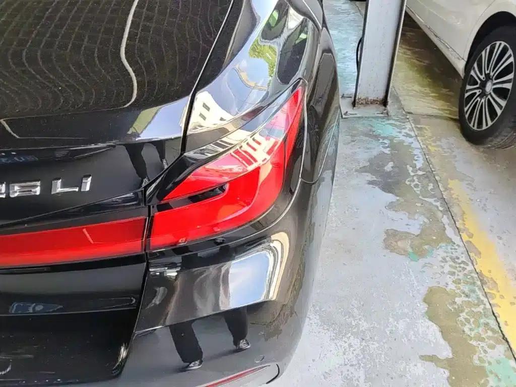 2021 BMW 5 Series 525Li M Sport Package — миниатюра 8