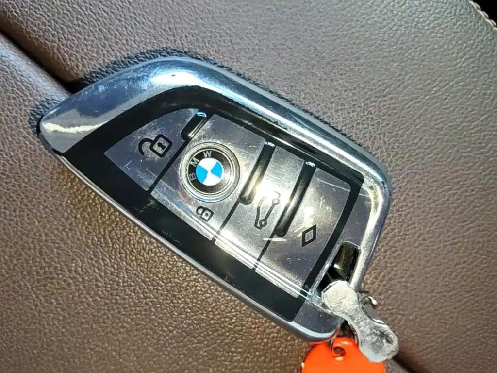 2021 BMW 5 Series 525Li M Sport Package — миниатюра 9