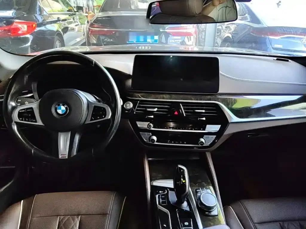 2021 BMW 5 Series 525Li M Sport Package — миниатюра 10