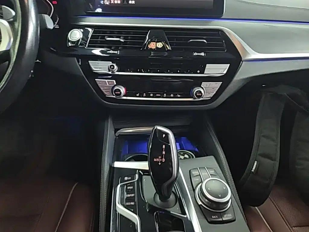 2022 BMW 5 Series Facelift 530Li Leading Edition M Sport Package — миниатюра 13