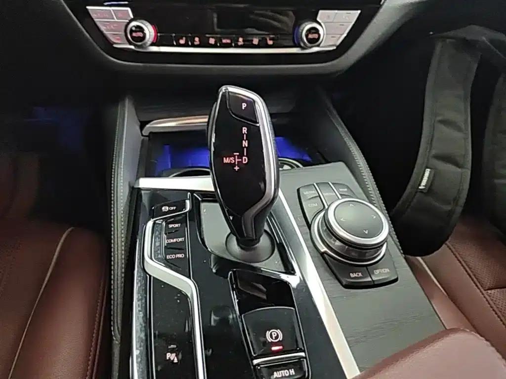 2022 BMW 5 Series Facelift 530Li Leading Edition M Sport Package — миниатюра 14
