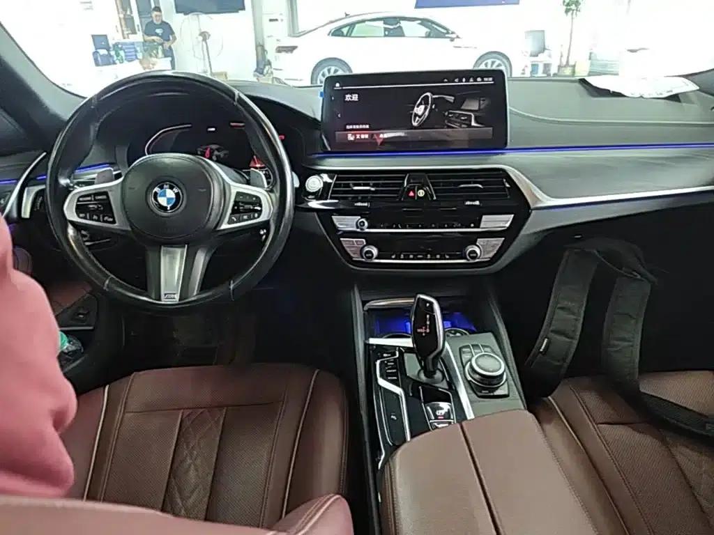 2022 BMW 5 Series Facelift 530Li Leading Edition M Sport Package — миниатюра 10