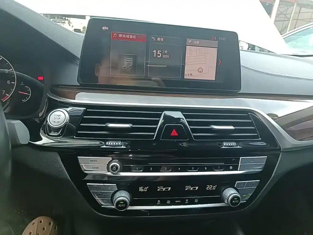 2019 BMW 5 Series 525Li Luxury Package — миниатюра 13