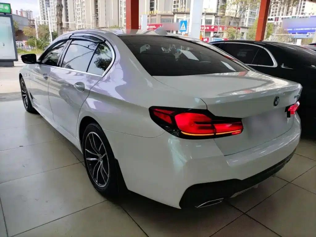 2021 BMW 5 Series 525Li M Sport Package — миниатюра 23