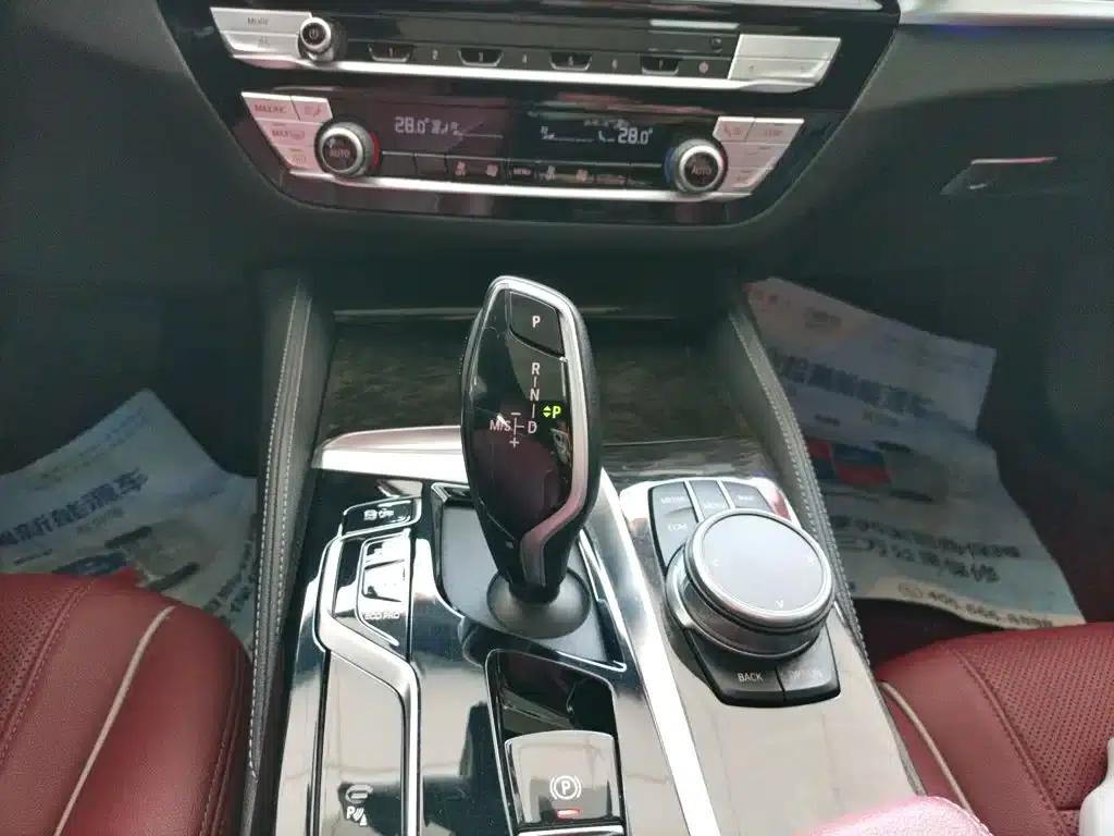 2021 BMW 5 Series 525Li M Sport Package — миниатюра 10