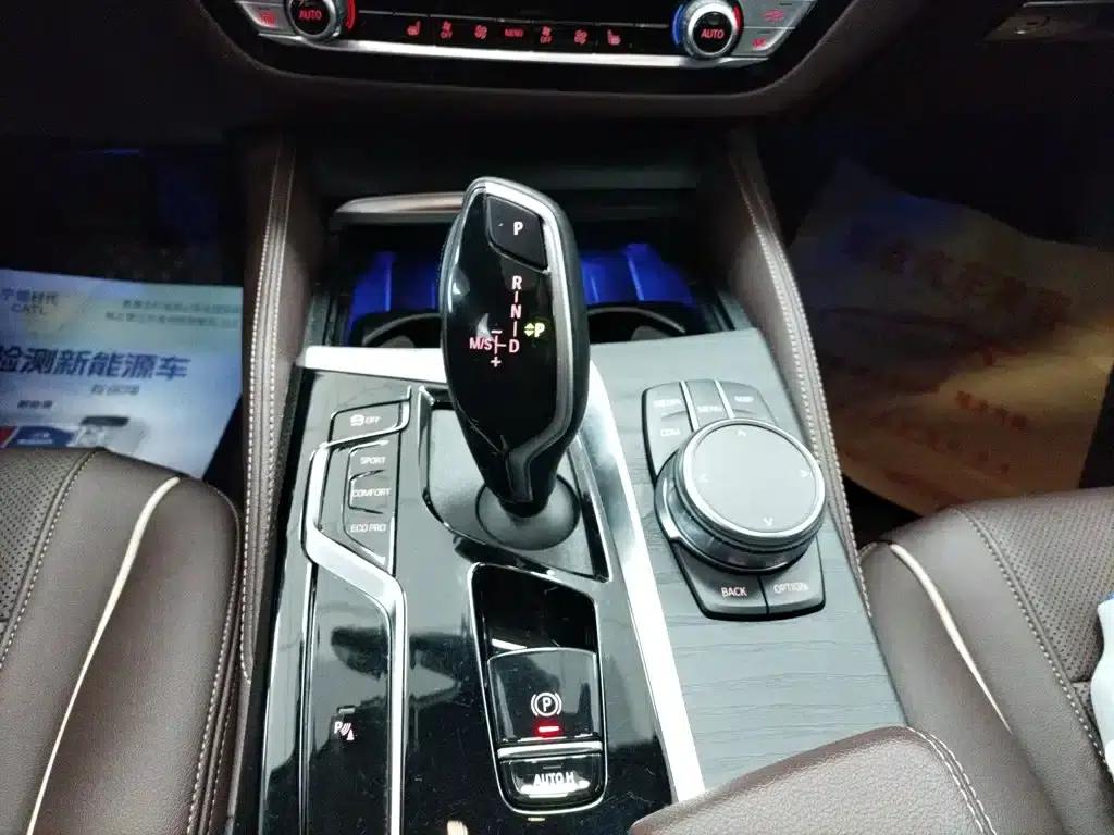 2023 BMW 5 Series 530Li Leading Edition M Sport Package — миниатюра 10