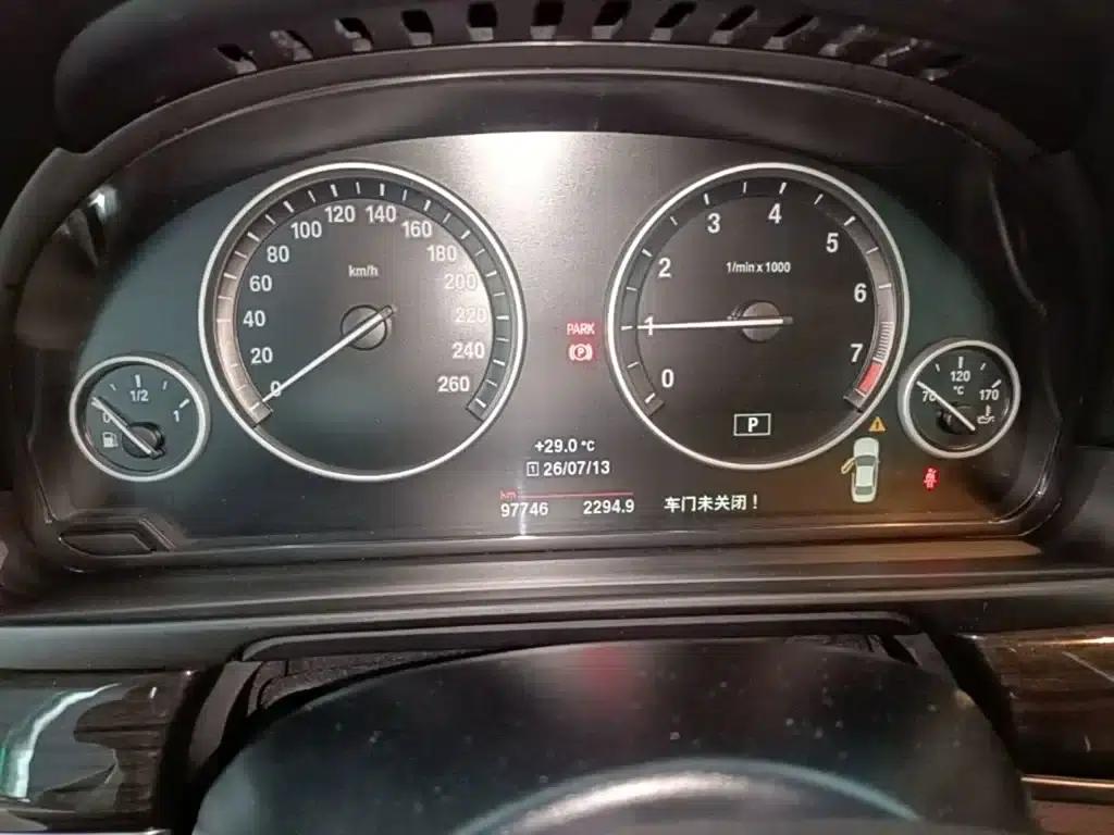 2017 BMW 5 Series 525Li Luxury Design Package — миниатюра 12