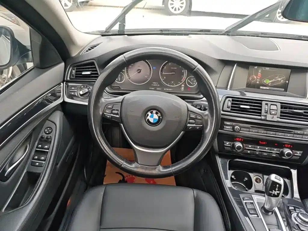BMW 5 Series 2017 520Li Elegant Edition — миниатюра 11