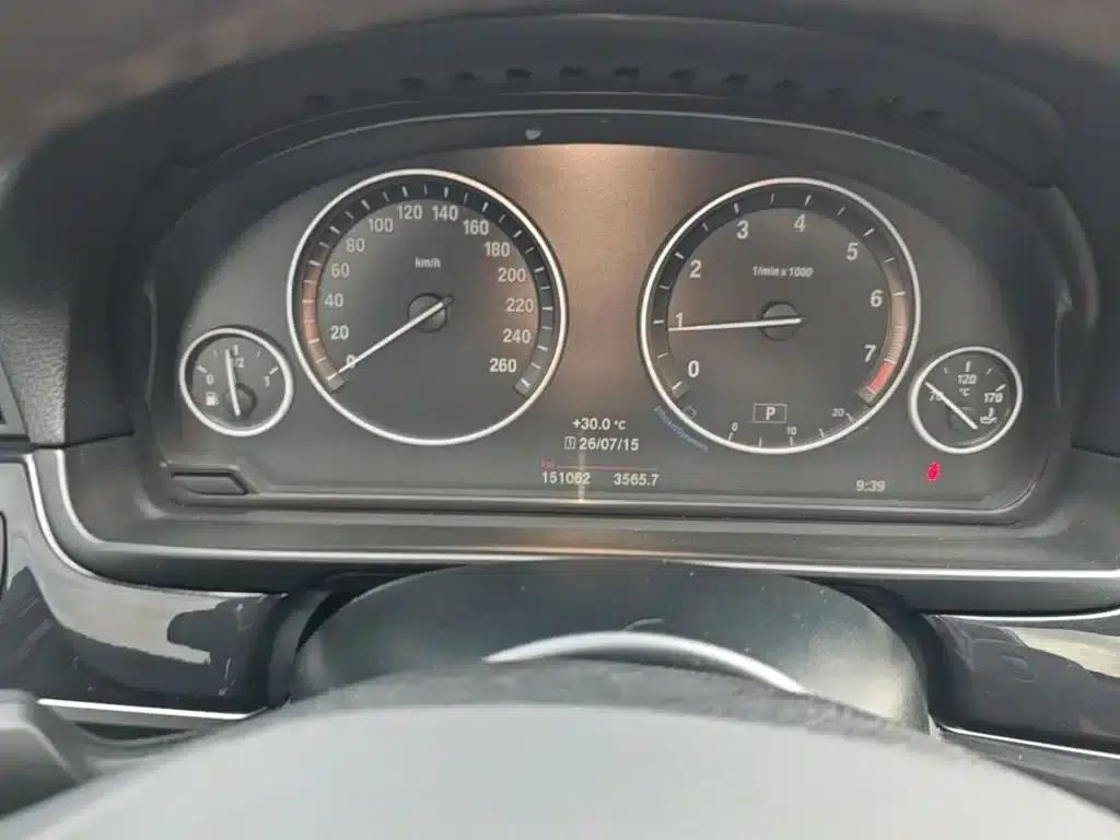 BMW 5 Series 2017 520Li Elegant Edition — миниатюра 12