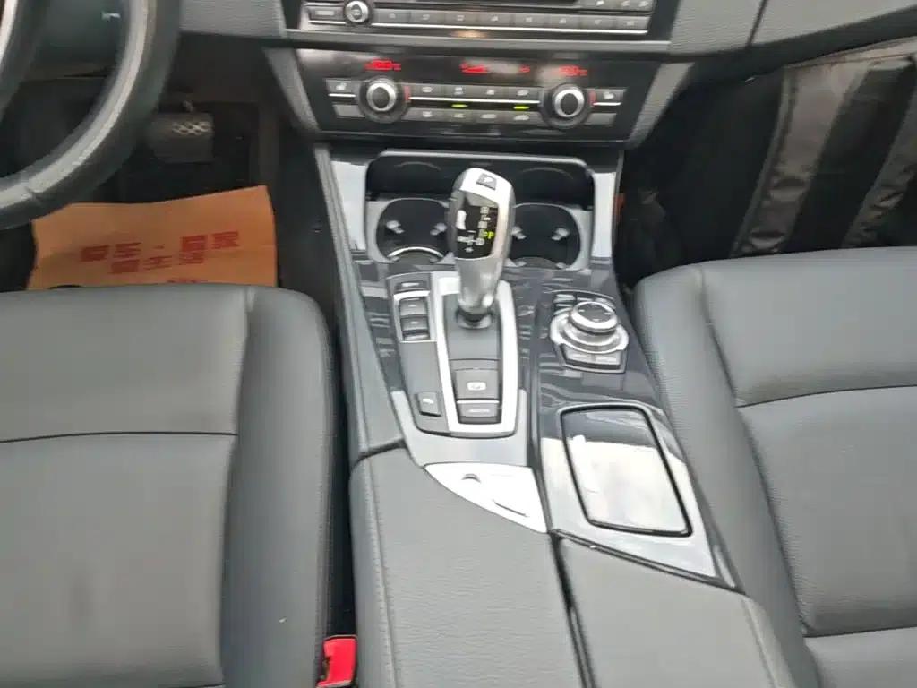 BMW 5 Series 2017 520Li Elegant Edition — миниатюра 14