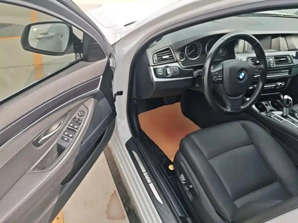 BMW 5 Series 2017 520Li Elegant Edition — миниатюра 16