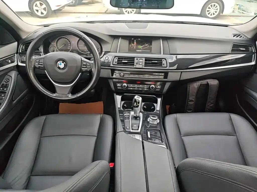 BMW 5 Series 2017 520Li Elegant Edition — миниатюра 10