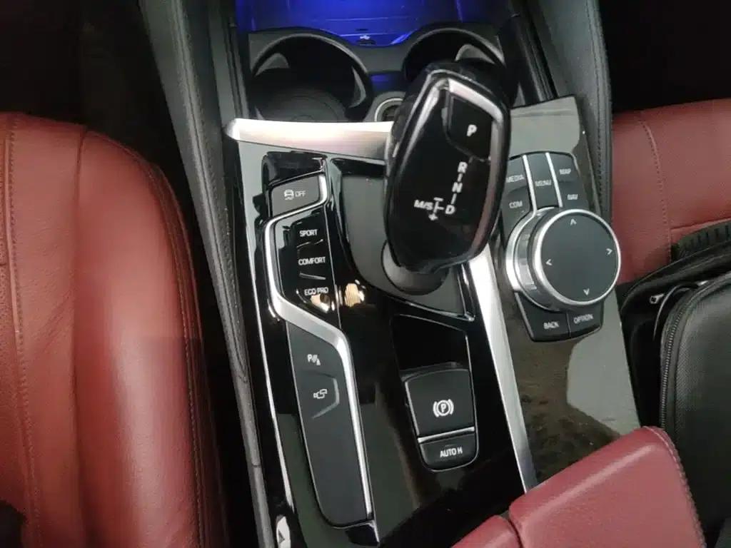 2020 BMW 5 Series 530Li Luxury M Sport Package — миниатюра 14