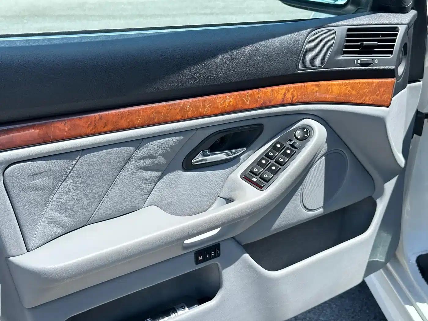 BMW 5 Series (Imported) 2003 520i — миниатюра 13