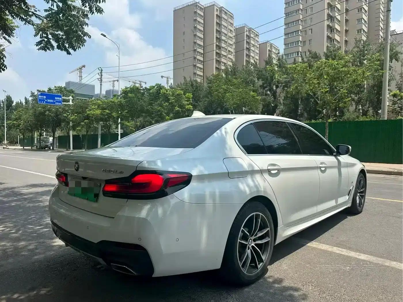 BMW 5 Series PHEV 2021 535Le M Sport Package — миниатюра 4
